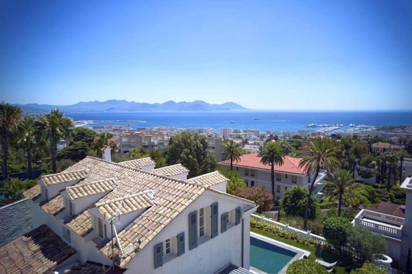 With Panoramic Sea Views And Heated Pool In La Californie Villa