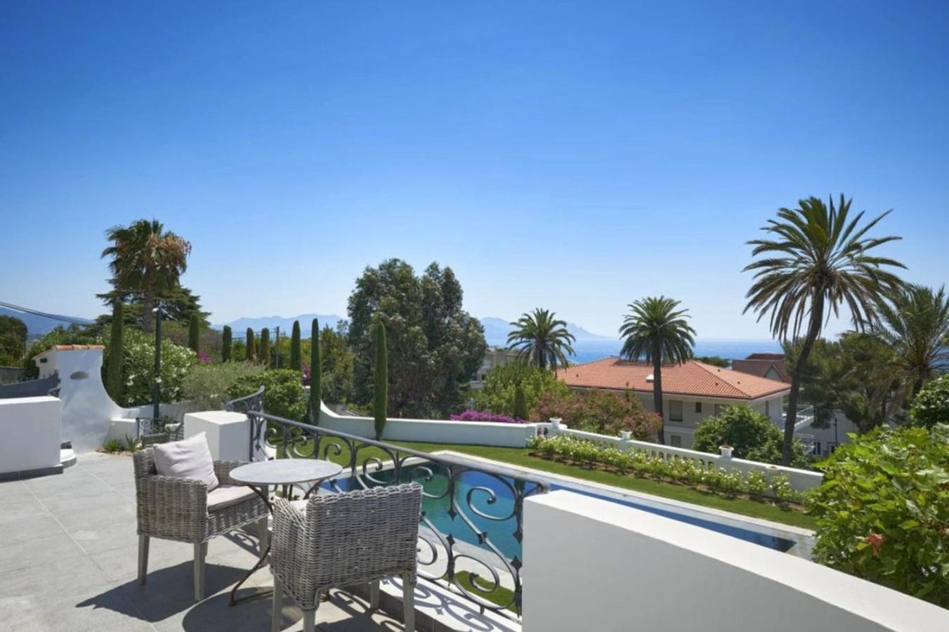 With Panoramic Sea Views And Heated Pool In La Californie
